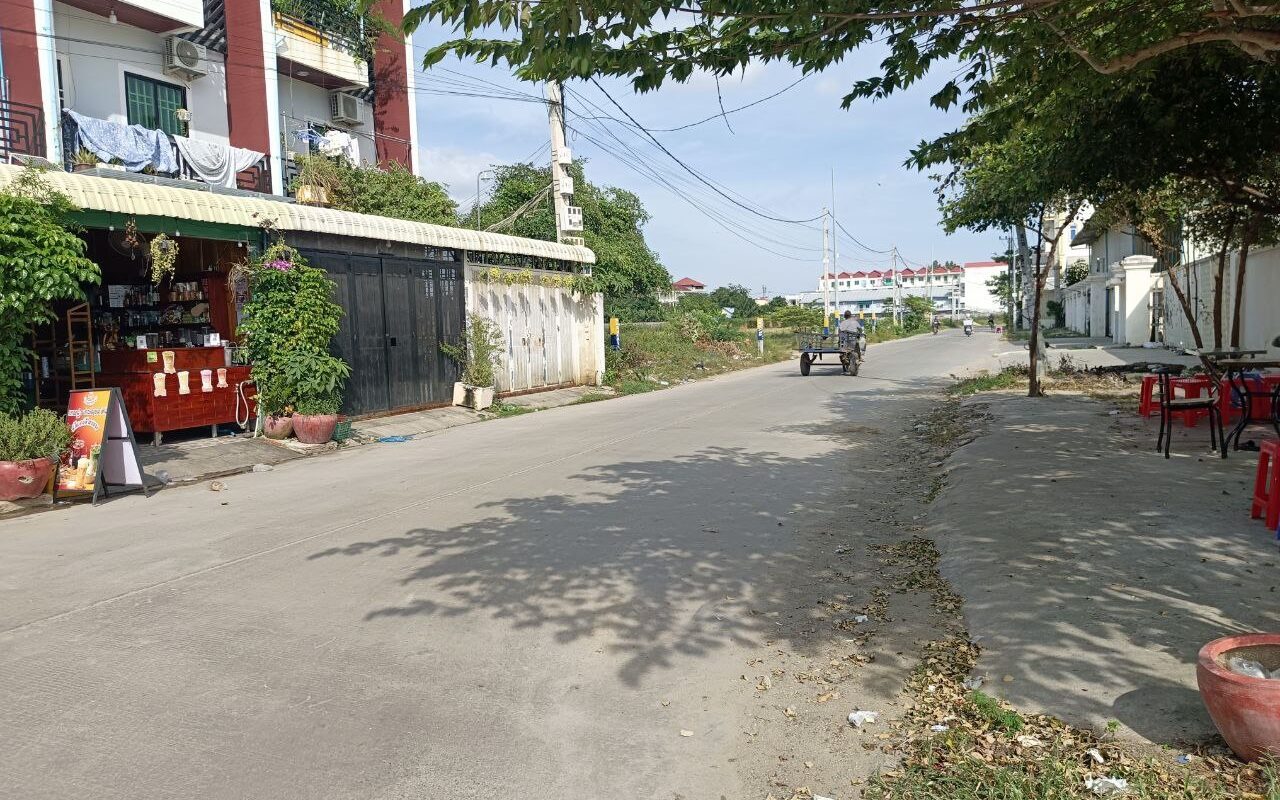 $$$-ដីសំរាប់ជួលផ្លូវបេតុង ក្បែវត្តអង្គតាមុិញ-$$$