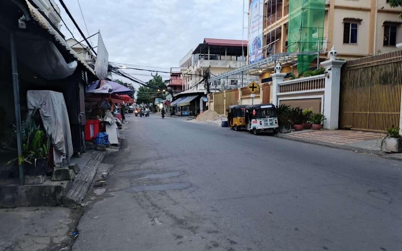 $$$-ផ្ទះ2ល្វែងដាក់ជួលជិតផ្សារយូណាយ-$$$