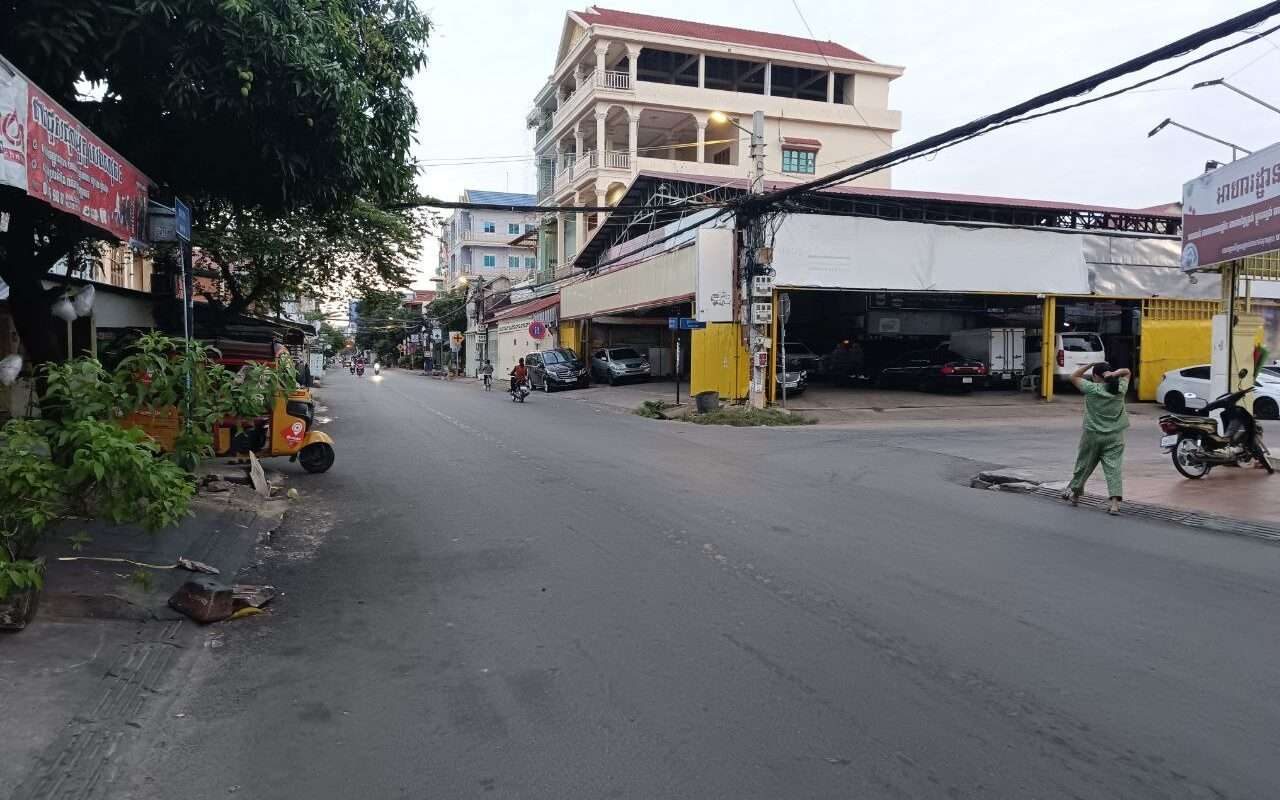 $$$-ផ្ទះលក់ក្បែរផ្សារយូណាយ-$$$