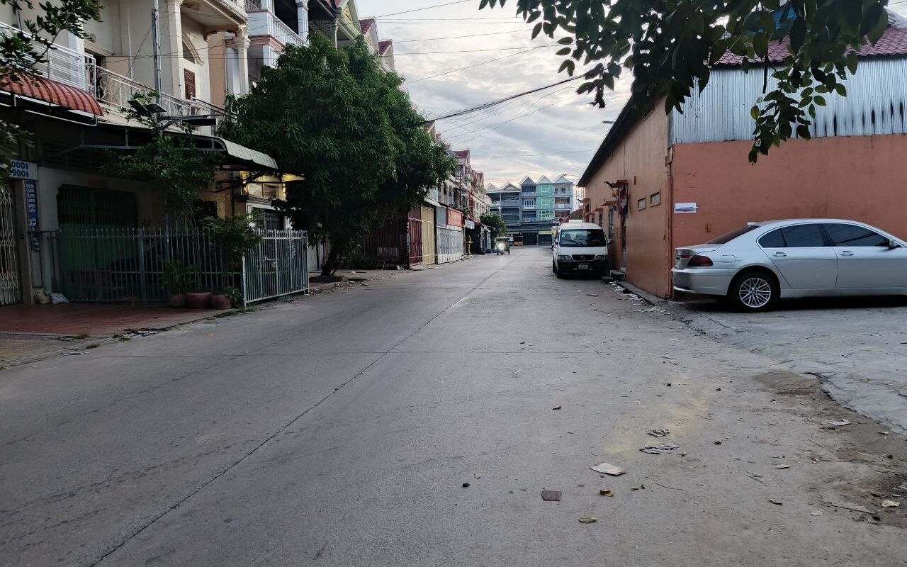 $$$-ផ្ទះល្វែងក្បែរផ្សារត្រពាំងឈូកដាក់ជួល-$$$