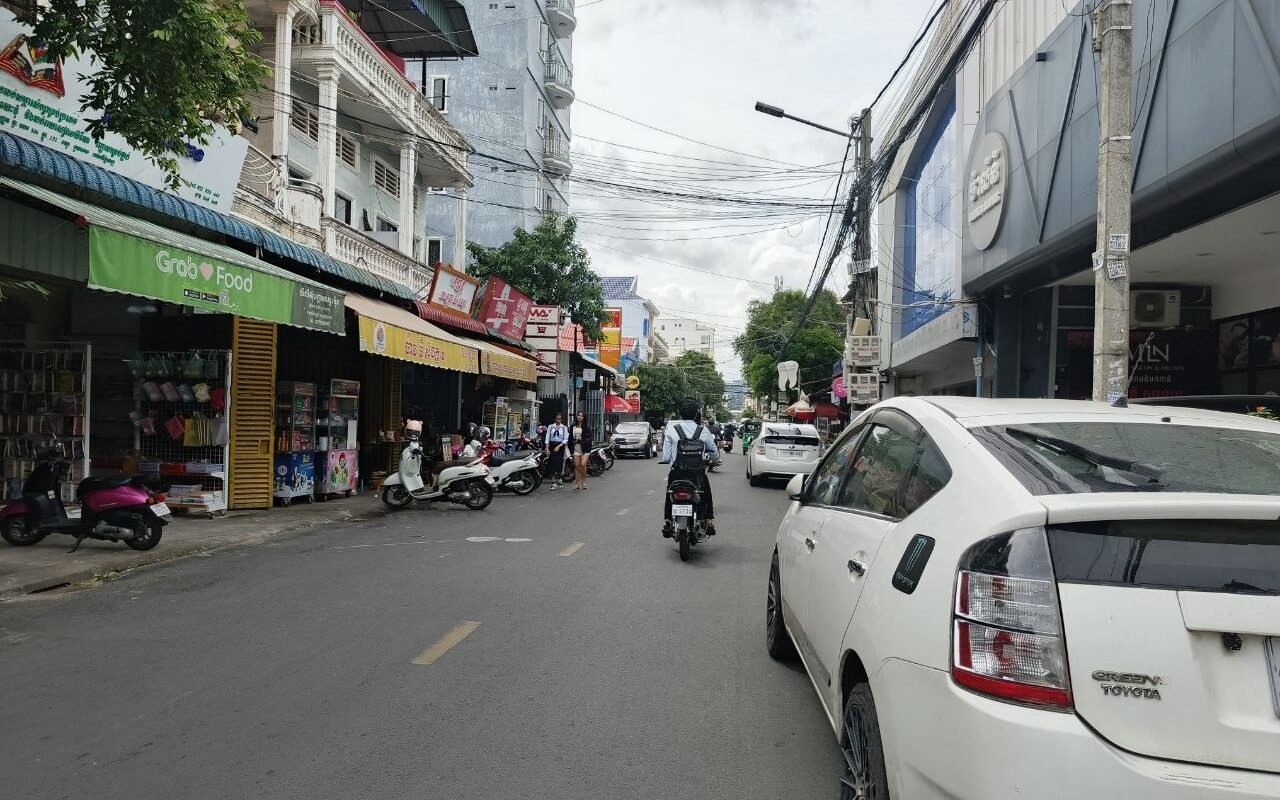 $$$-វីឡាដាក់ជួល ធំទូលាយនៅសន្ធរម៉ុក-$$$