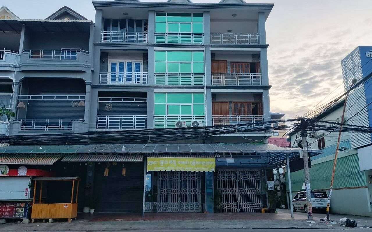 $$$-ផ្ទះកែងដាក់ជួលអូបែកក្អម មានឃ្លាំងស្រាប់-$$$