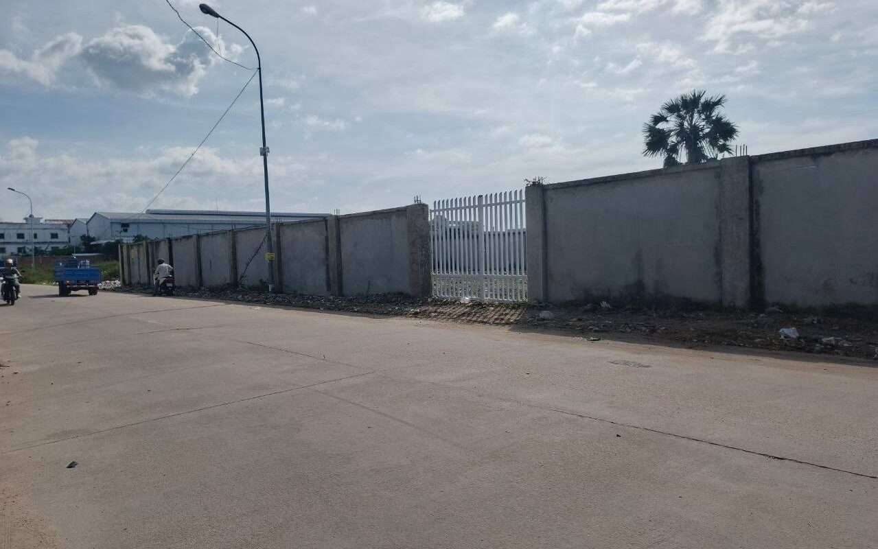 $$$-ដីលក់ផ្លូវបេតុង ខ្នាតសង់ផ្ទះល្វែង-$$$