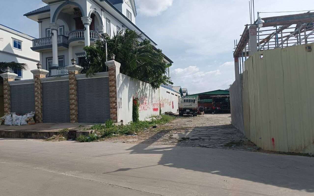 $$$-ដីសំរាប់ជួលផ្លូវបេតុង ក្បែវត្តអង្គតាមុិញ-$$$