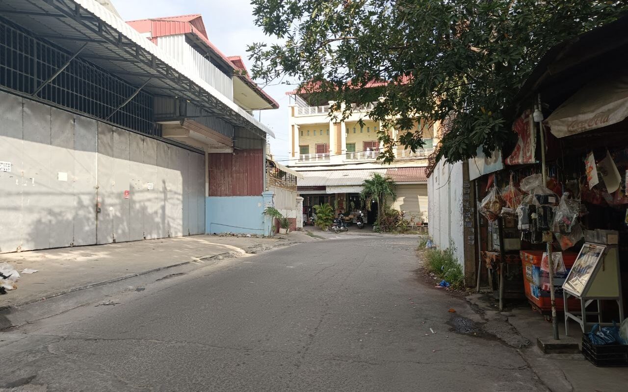 $$$-ឃ្លាំងដាក់ជួលក្បែរសាលាបារាំងPSE-$$$