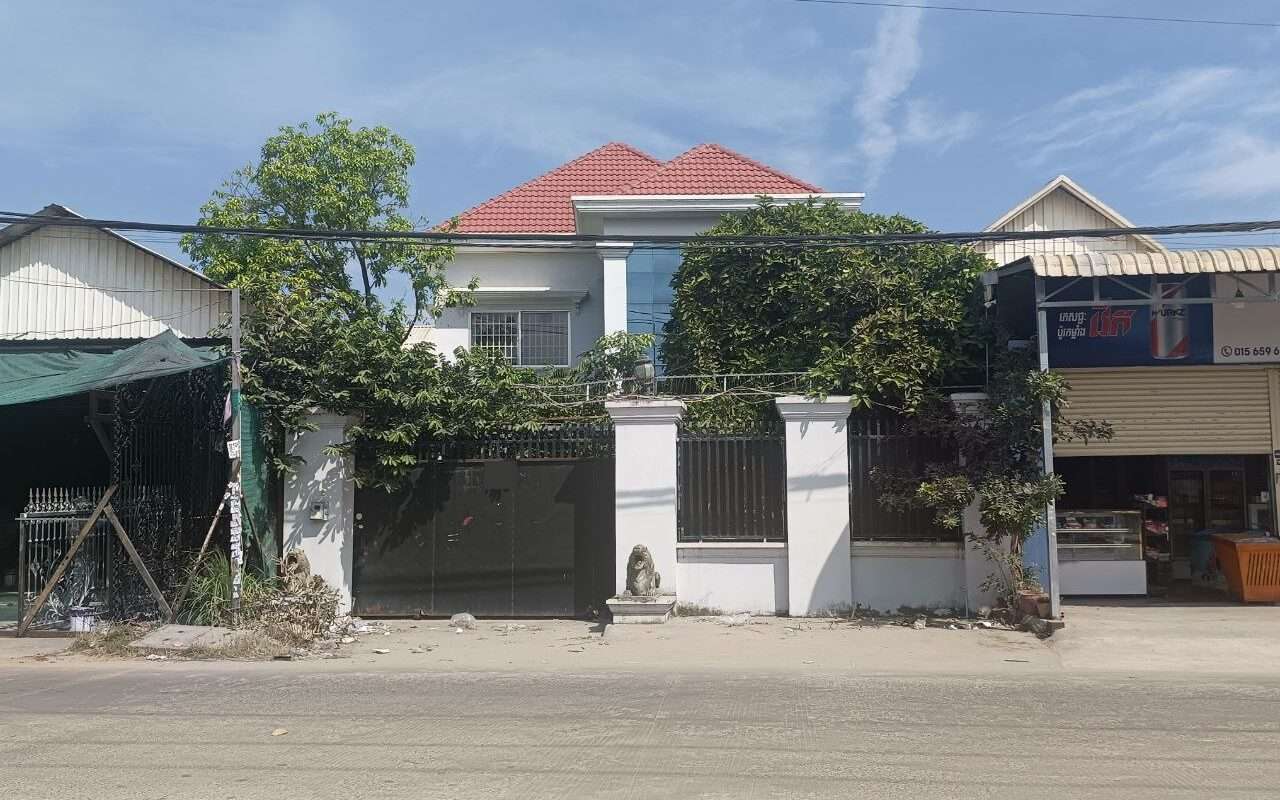 $$$-វីឡាលក់នៅជ្រៃកោង ក្បែរប្រលានចាស់-$$$