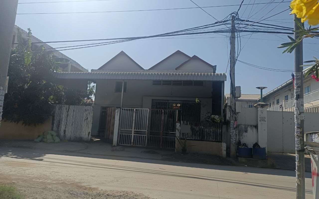 $$$-ផ្ទះដាក់លក់ក្បែរឡេងណាវ៉ាត្រាព្រៃល្វា-$$$