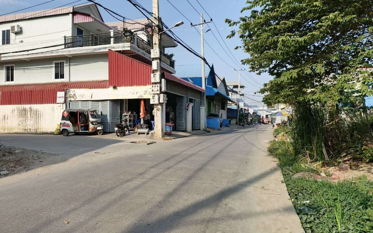 $$$-ដី10mx20mលើផ្លូវបេតុងប្លង់រឹក-$$$