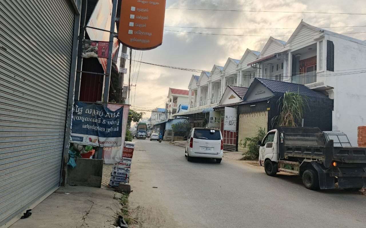 $$$-ឃ្លាំងលក់ក្បែរប្រលានពូចិនតុង-$$$