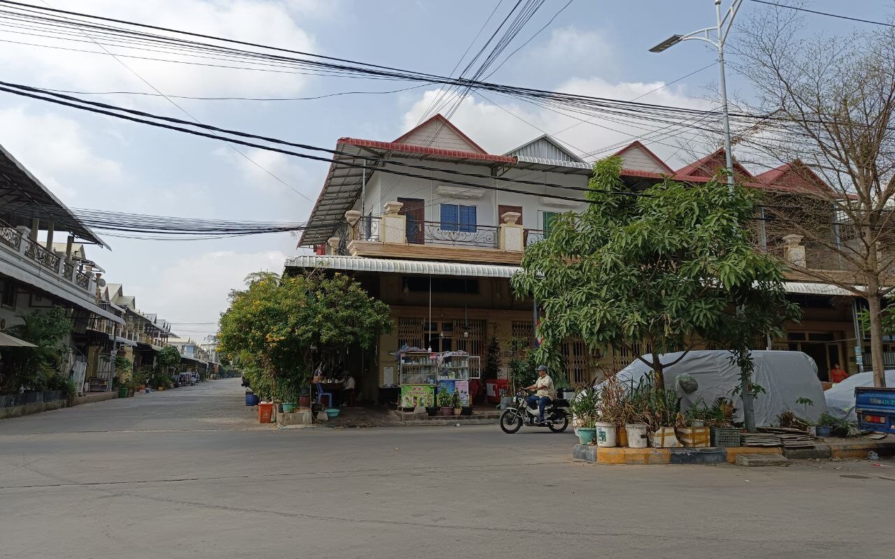 $$$-ផ្ទះកែងលក់$150,000ផ្លូវភ្លោះបុរី-$$$