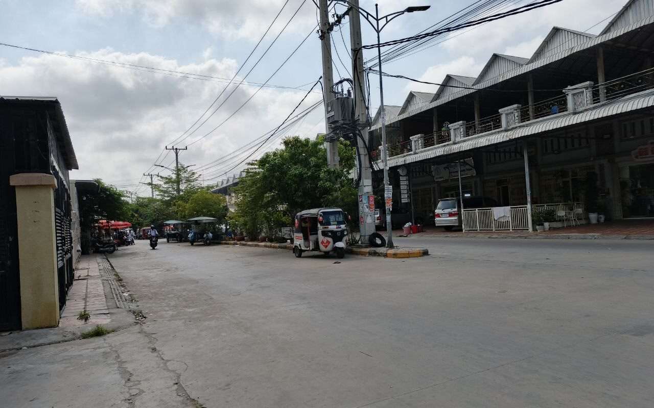 $$$-ផ្ទះកែងលក់$150,000ផ្លូវភ្លោះបុរី-$$$