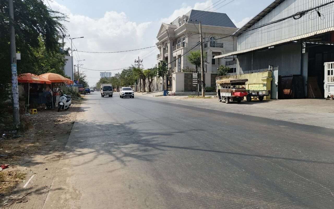 $$$-ផ្ទះផ្លូវធំលក់ដី5,2×20 $245,000-$$$