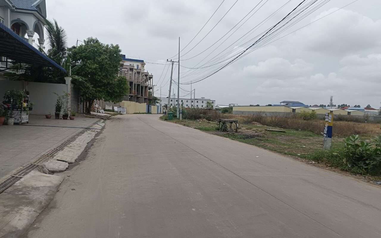 $$$-ដីលក់14,000m²តំលៃ$400/m²-$$$