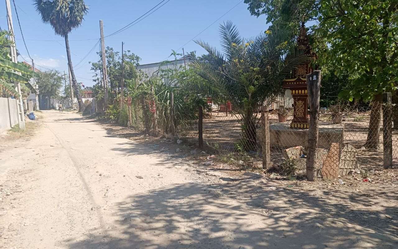 $$$-ដីលក់10mx33m ផ្លូវlom$93,000-$$$