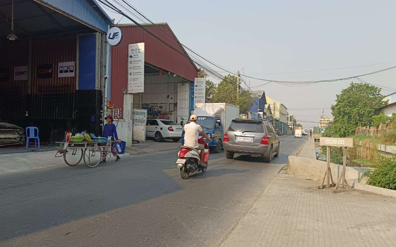 $$$-ផ្ទះលក់10mx24m-$189,000ក្បែរសូភឺស្ទរ-$$$