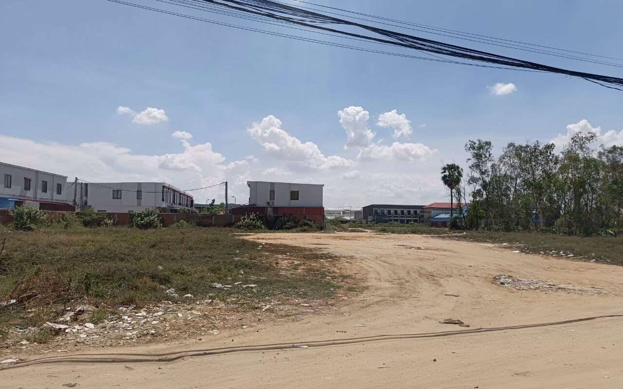 $$$-ដីលក់បន្ទាន់ខាងមុខផ្សារសុភមង្គល-$$$