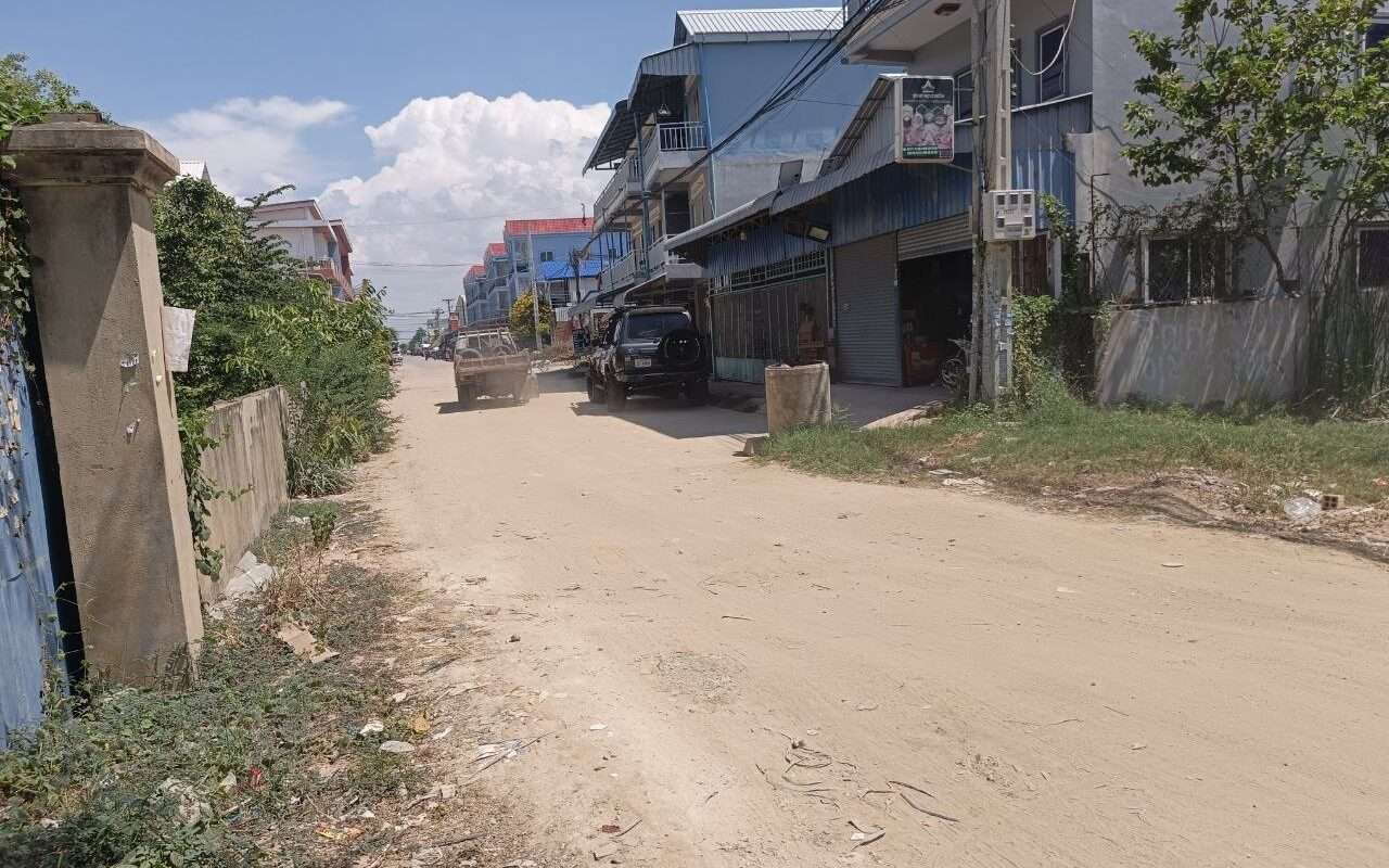 $$$-ដីលក់បន្ទាន់ខាងមុខផ្សារសុភមង្គល-$$$