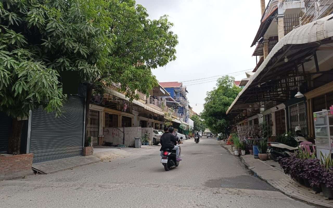 $$$-ផ្ទះកែងលក់បន្ទាន់ចុះពីផ្លូវធំបន្តិច-$$$