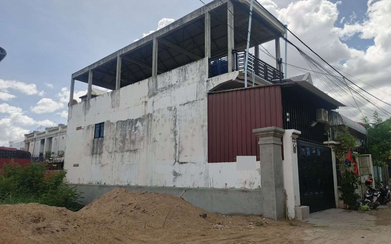 $$$-ផ្ទះលក់ខាងមុខប្រលាន-$$$