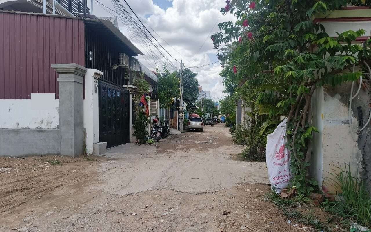 $$$-ផ្ទះលក់ខាងមុខប្រលាន-$$$