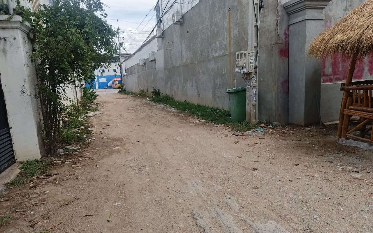 $$$-ផ្ទះលក់ខាងមុខប្រលាន-$$$