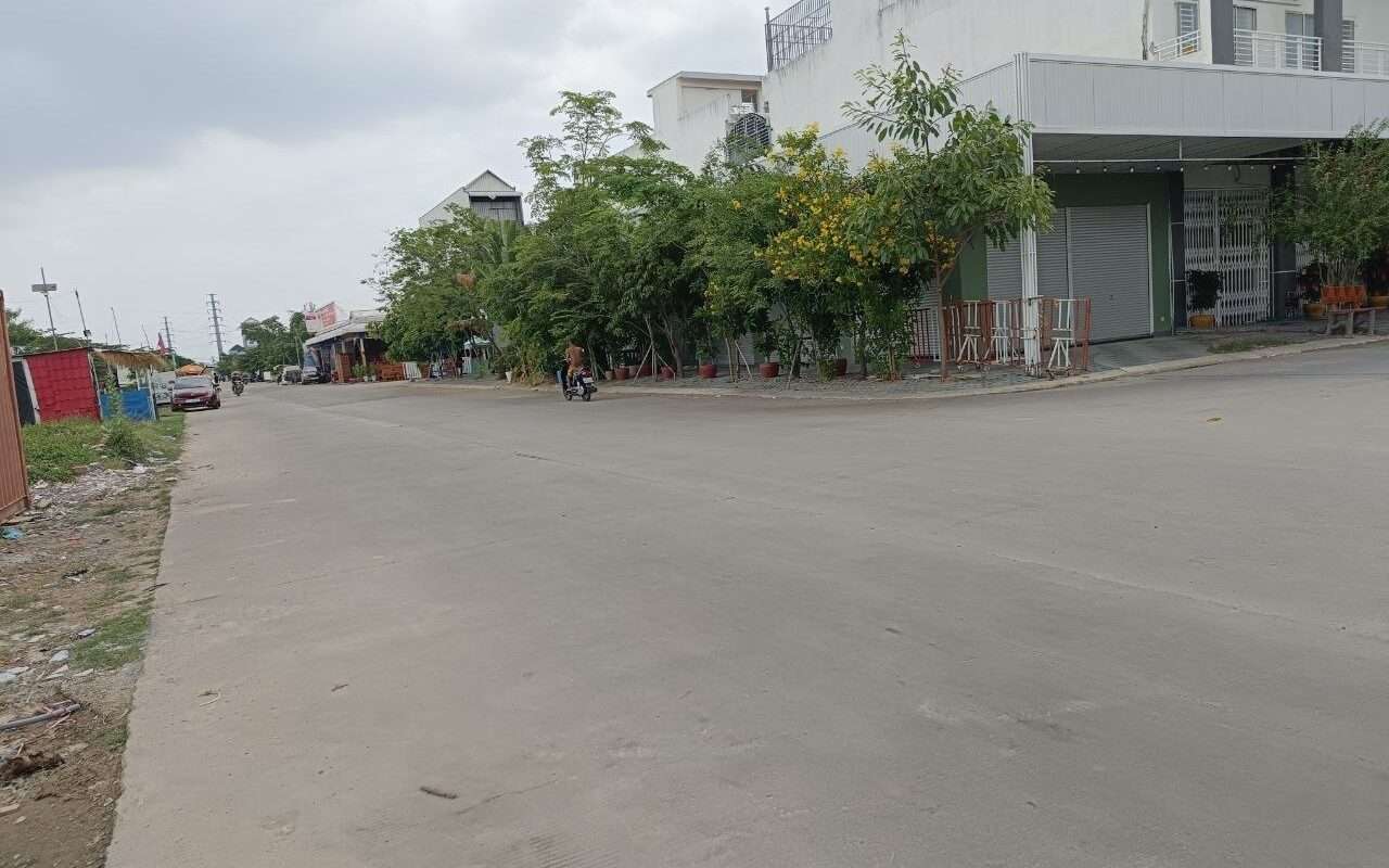 $$$-ផ្ទះកែងលក់ក្រោយវត្តឬស្សីសាញ់-$$$