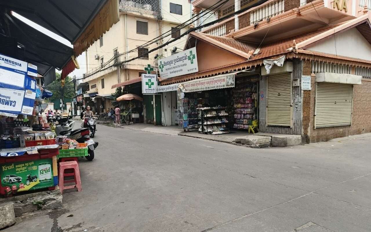 $$$-ផ្ទះកែងជួលមុខហេងលី$350-$$$