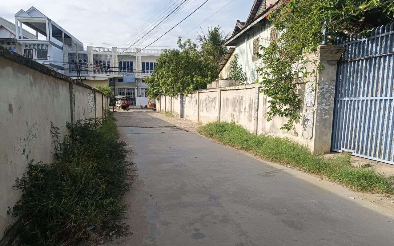 $$$-ដីលក់20m x 10m $70,000-$$$