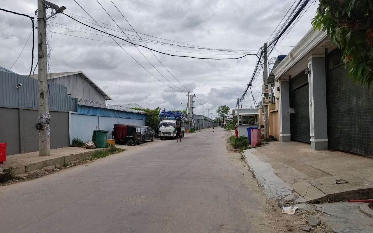 $$$-ឃ្លាំងអាជីវកម្មជួល 6,5m x 20m $300/ខែ-$$$