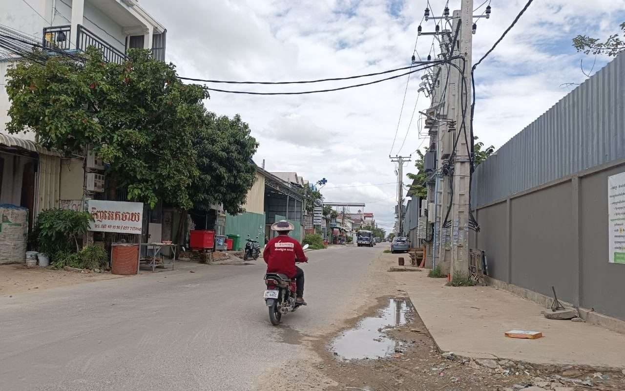 $$$-ឃ្លាំងអាជីវកម្មជួល 6,5m x 20m $300/ខែ-$$$